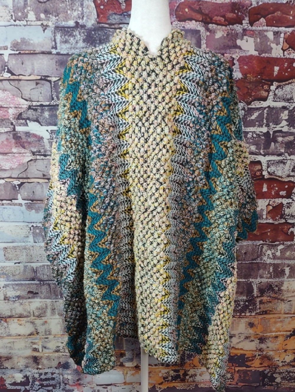 David and Young Poncho/Shawl - Picture 3 of 7